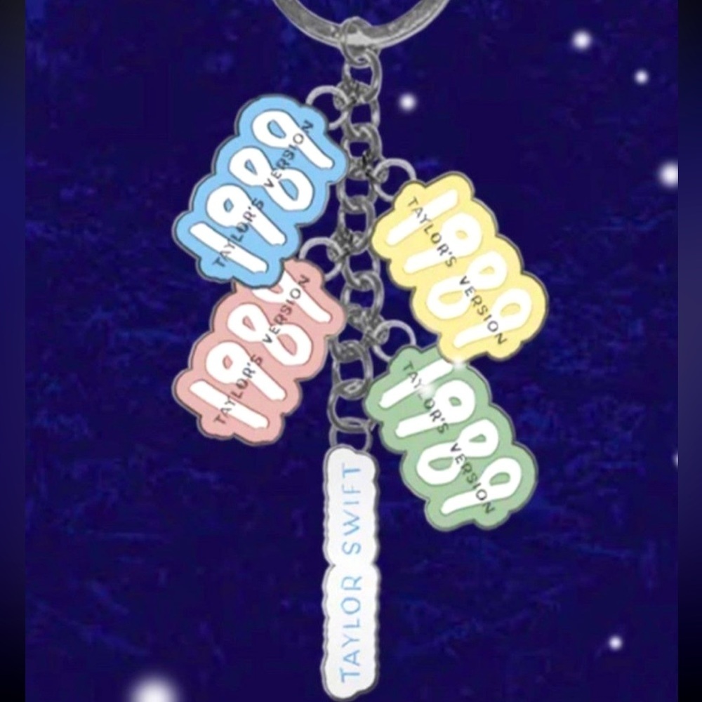 Taylor Swift 1989 Keychain 4 1989 RARE Official NWT UNISEX​​
